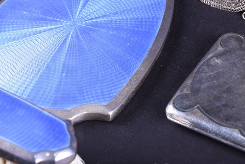 Lot 601 - A Geo V ladies silver mesh evening bag, A M &...