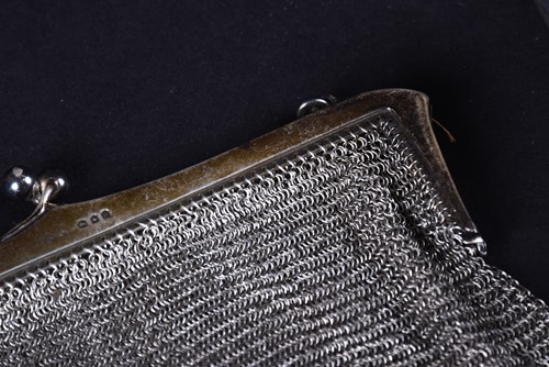 Lot 601 - A Geo V ladies silver mesh evening bag, A M &...