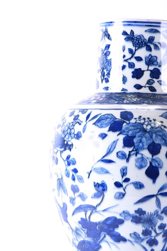 Lot 226 - A Chinese Kangxi blue and white vase, 18th...