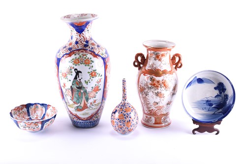 Lot 232 - A Japanese Kutani vase, circa 1900, with...