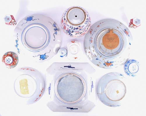 Lot 144 - A small collection of Japanese porcelain, 17th...