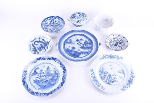 Lot 231 - A small collection of Chinese export blue and...
