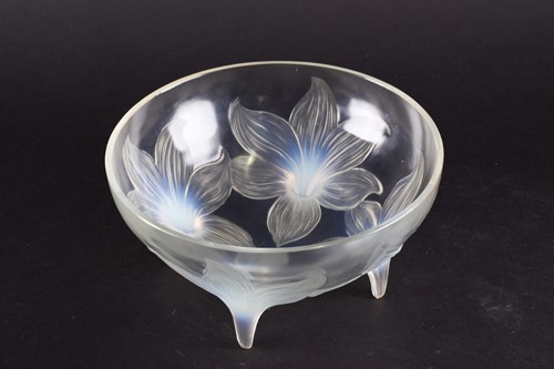 Lot 429 - A Lalique 'Lys' glass opalescent bowl, no. 382,...