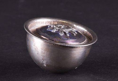 Lot 609 - A modern silver paperweight, James Brent Ward,...