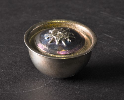 Lot 609 - A modern silver paperweight, James Brent Ward,...