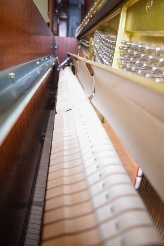 Lot 173 - A Yamaha upright piano with high gloss finish,...