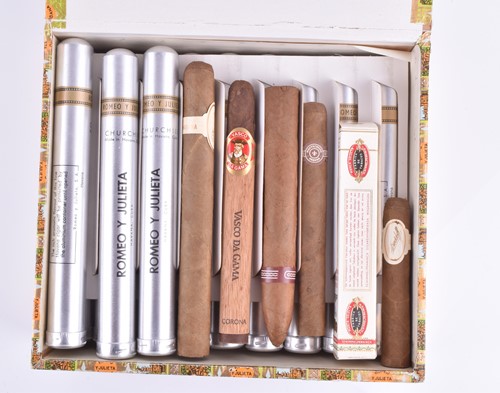Lot 903 - A box of Romeo y Julieta Churchill cigars made...