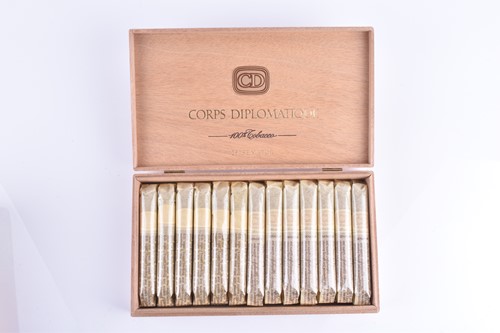 Lot 481 - A box of Corps Diplomatique 25 Senator cigars...