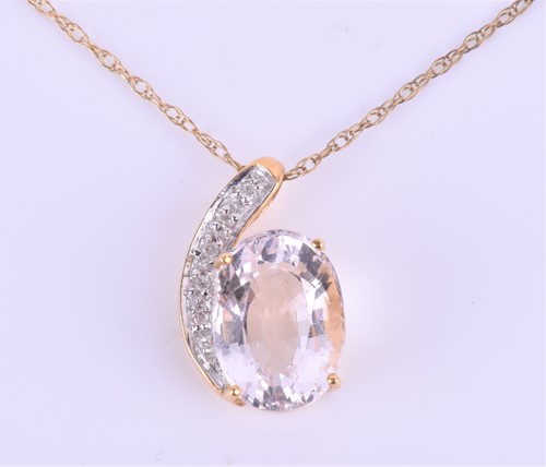 Lot 612 - An 18ct yellow gold, diamond, and kunzite...