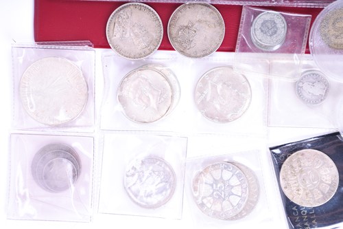 Lot 423 - A collection of silver and other coins to...