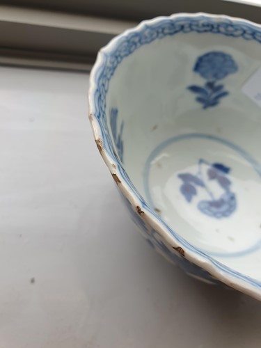 Lot 148 - A Kangxi petal moulded blue and white bowl,...
