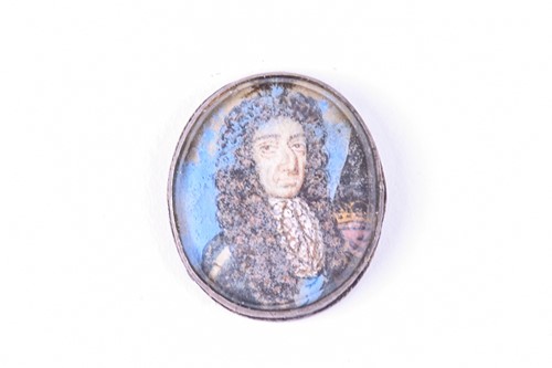 Lot 44 - A small portrait miniature of King William III,...