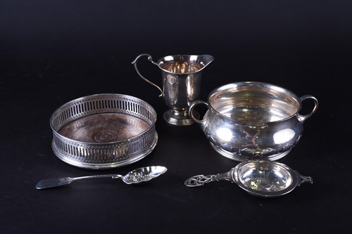 Lot 484 - A George V silver twin-handled bowl, London...