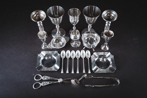 Lot 436 - A mixed group of silver and white metal items...