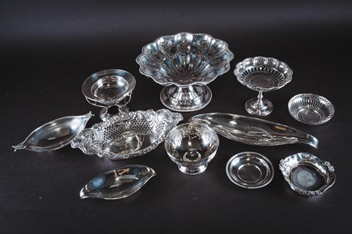 Lot 435 - An Arts and Crafts style silver bon bon dish,...