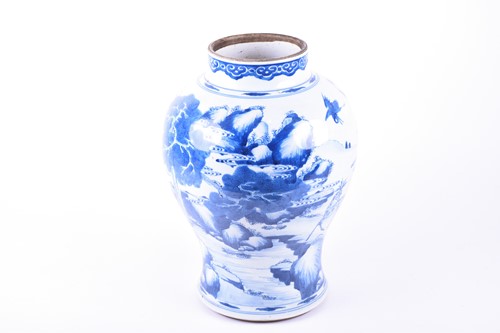 Lot 169 - A Chinese Kangxi period blue and white vase,...