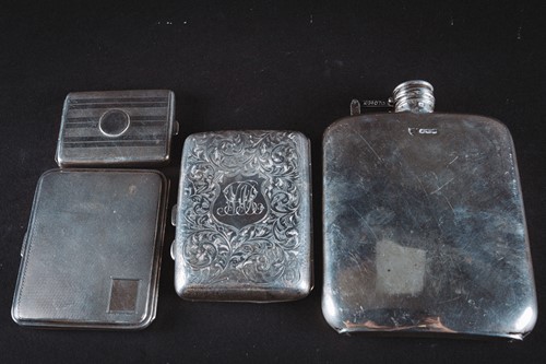 Lot 445 - A George V silver hip flask, Sheffield 1930,...