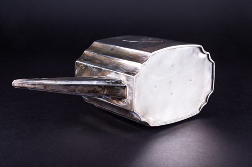 Lot 482 - A Geo III silver teapot, Charles Aldridge,...