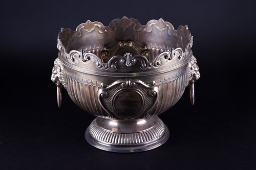 Lot 488 - An Edwardian large silver Monteith, George...