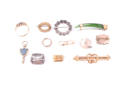 Lot 534 - A yellow gold, diamond, and green stone ring...