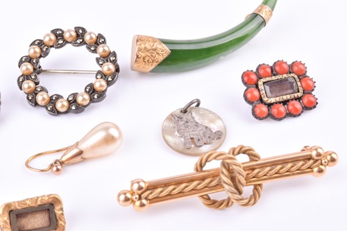 Lot 534 - A yellow gold, diamond, and green stone ring...