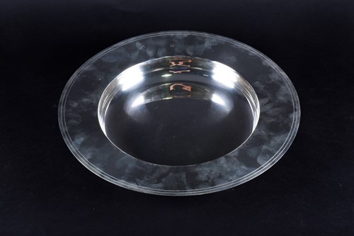 Lot 493 - A large 20th-century silver 'Armada' dish by...