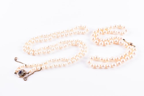 Lot 836 - A cultured pearl necklace with yellow metal,...