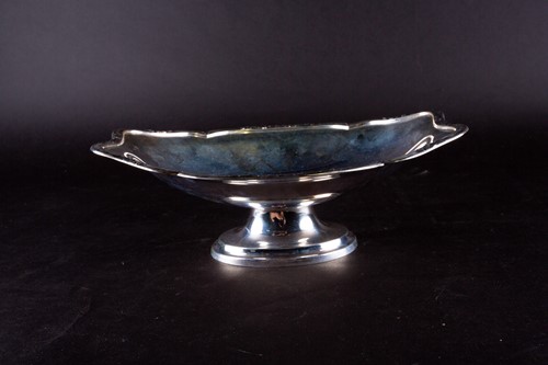 Lot 528 - A George VI silver pedestal bowl, Sheffield...