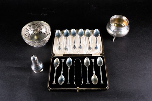 Lot 489 - A Chinese export silver bowl with glass liner,...