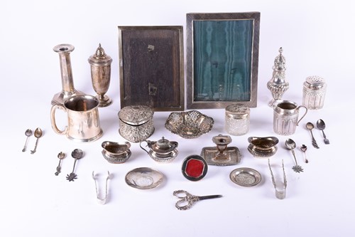 Lot 491 - A mixed group of silver items to include a...