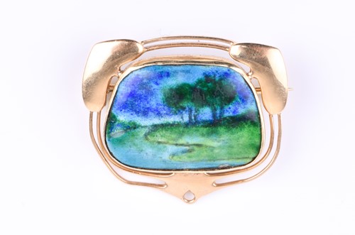 Lot 585 - An Art Nouveau 15ct yellow gold and enamel...