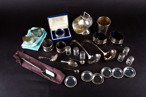 Lot 513 - A small collection of silver to include a pair...