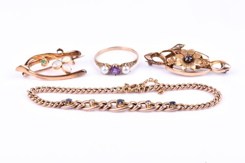 Lot 729 - A 9ct yellow gold curb-link chain bracelet,...