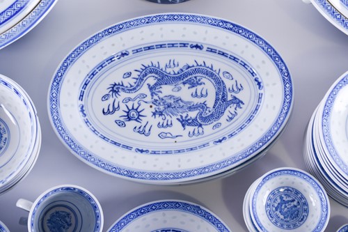 Lot 198 - An extensive Chinese blue and white 'rice...