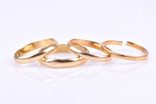 Lot 595 - A 22ct yellow gold wedding band (a/f, break to...