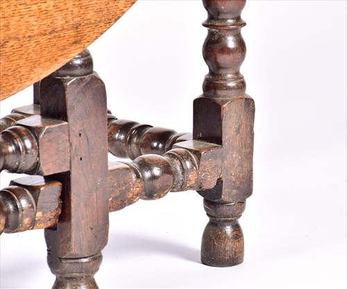 Lot 35 - An early 20th century oak gateleg table on...