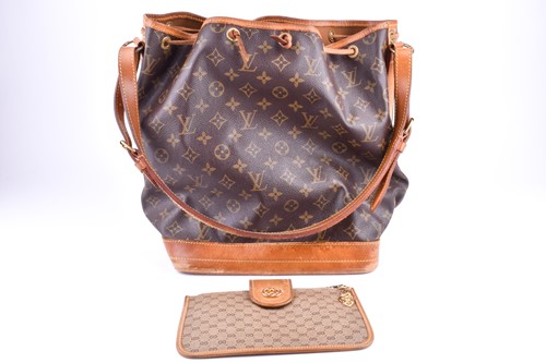 Lot 358 - A Louis Vuitton bucket handbag with...