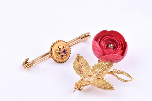 Lot 642 - A 15ct yellow gold bar brooch, centred with a...