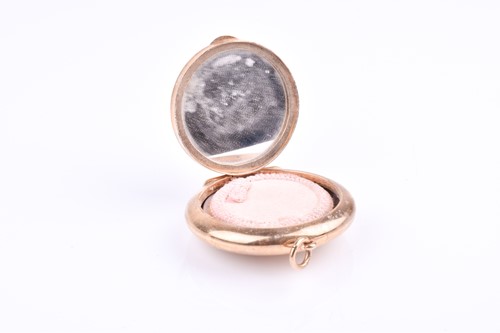 Lot 470 - A 9ct yellow gold powder compact, with...