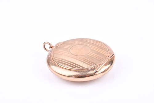 Lot 470 - A 9ct yellow gold powder compact, with...