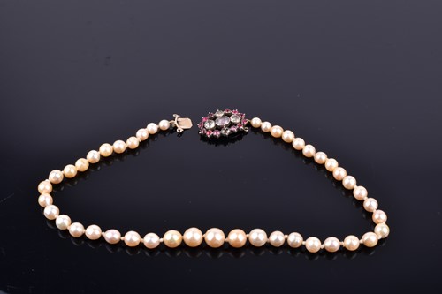 Lot 557 - A mid 20th century cultured pearl necklace,...