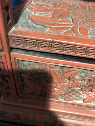 Lot 78 - 中国，朱砂漆架及座一组，19世纪后期