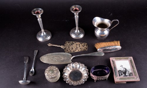 Lot 497 - A mixed group of silver items to include a...