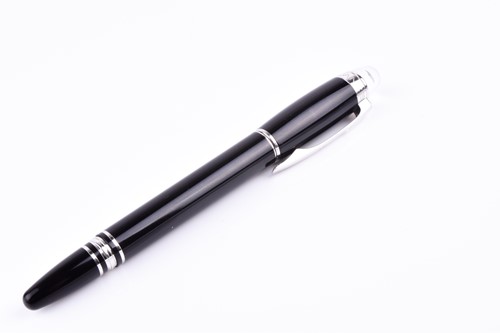 Lot 472 - A Montblanc fibre tip pen, with black resin...