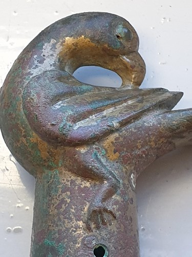 Lot 80 - 中国，青铜鹰形杖首一件，战国/西汉时期