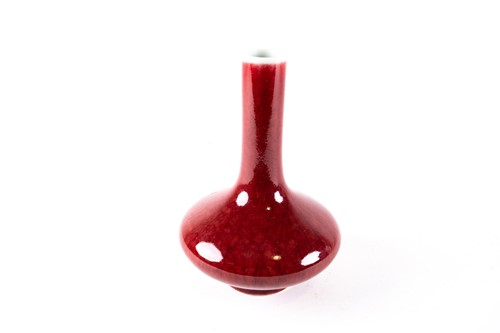 Lot 287 - 中国，红釉瓶一件