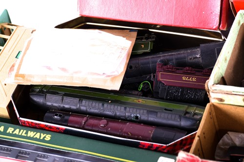 Lot 307 - A large collection of model railway items,...