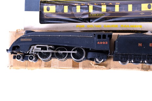 Lot 313 - A Wrenn Peregrine NE 4-6-2 locomotive and...