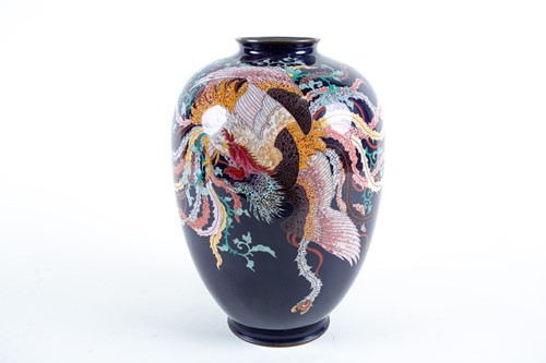 Lot 124 - 日本，景泰蓝花瓶一件，明治后期