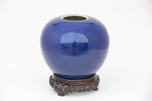 Lot 293 - 中国，蓝釉苹果尊一件，18世纪
